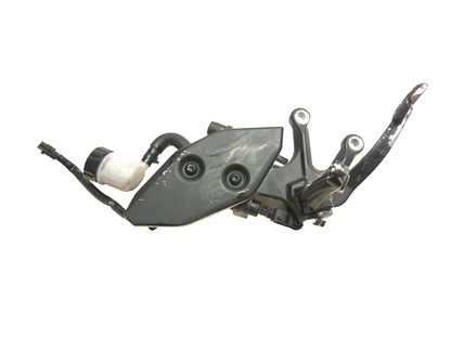2025 Yamaha Yzf R3 Rear Brake Master Cylinder W/ Footrest Assy OEM