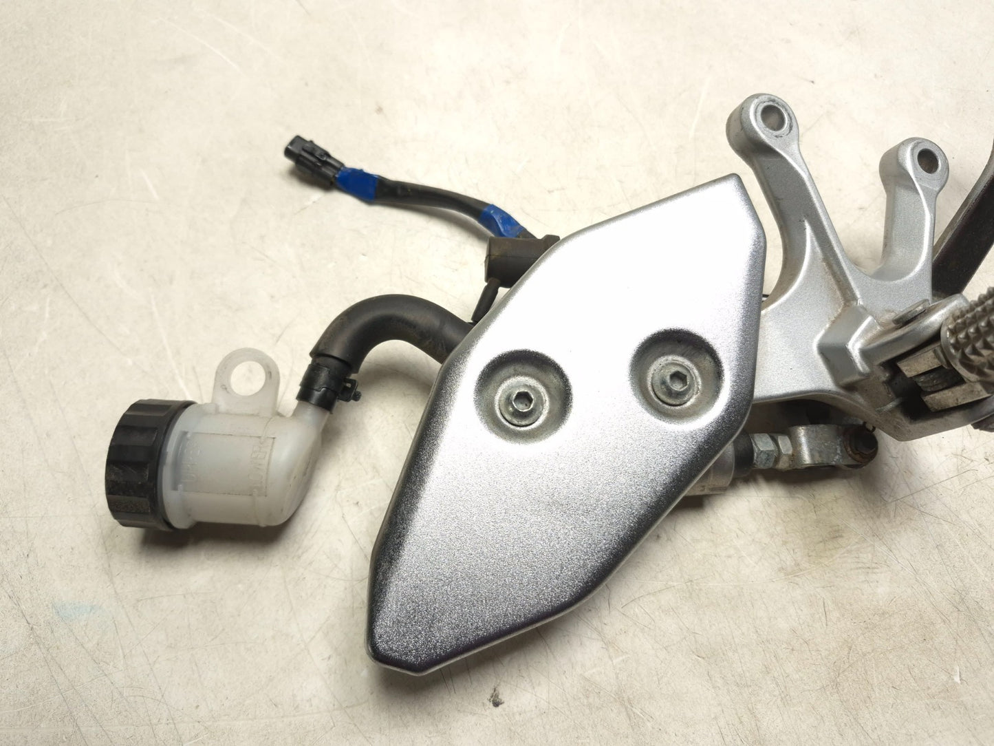 2024 Yamaha R3 Yzfr3 Front Right Foot Peg & Bracket  Master Cylinder & Pedal OEM