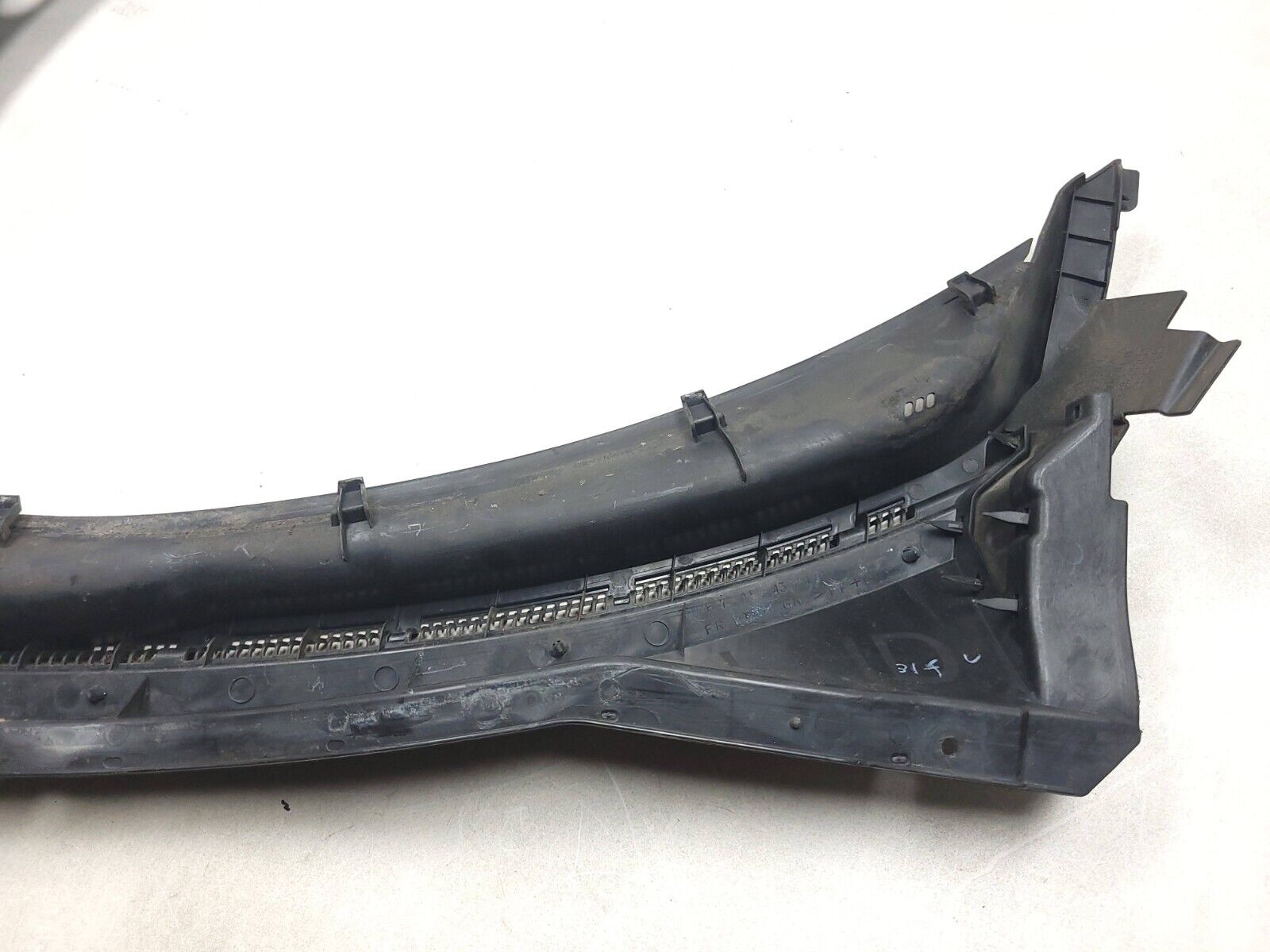 パンジー画面！ 2007 - 2013 Mitsubishi Outlander Windshield Wiper Cowl Panel