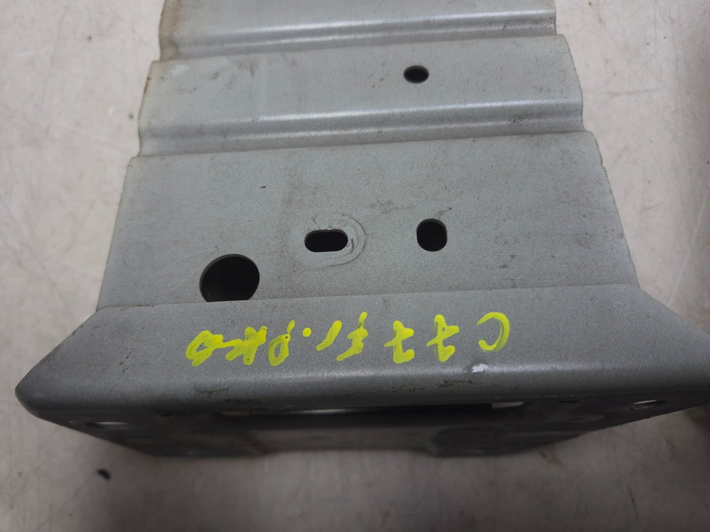2012 Nissan Leaf Front Bumper Reinforcement Support Bracket Pair OEM