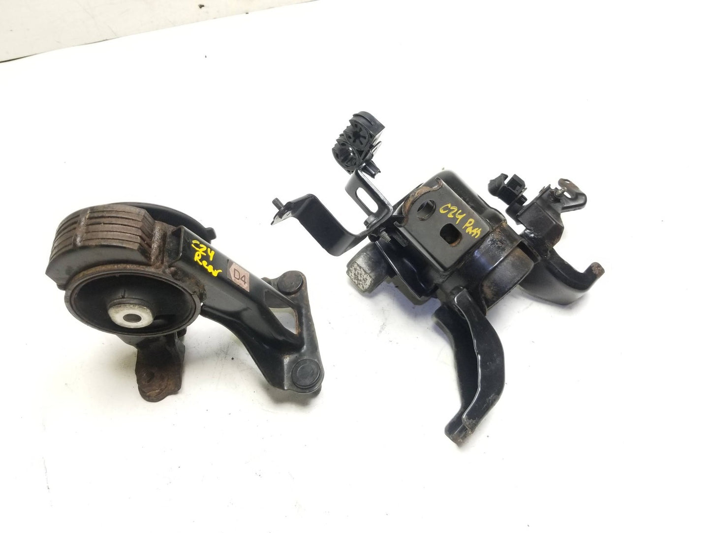11-17 Lexus CT200h Engine Mount Left & Right Pair Oem✅