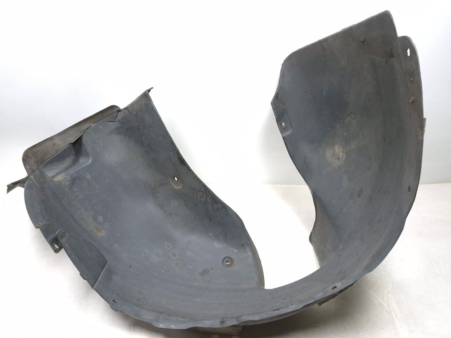 2011 Volkswagen Tiguan Front Left & Right Fender Liner Wheel Splash Shield OEM