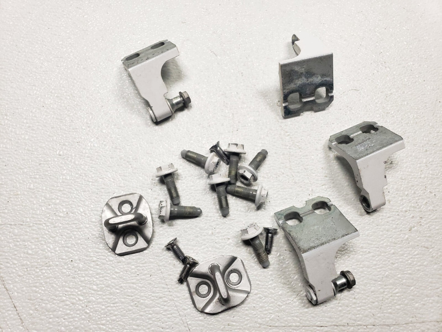 2019 Alfa Romeo Giulia Passenger Side Door Hinge & Striker 6pcs OEM
