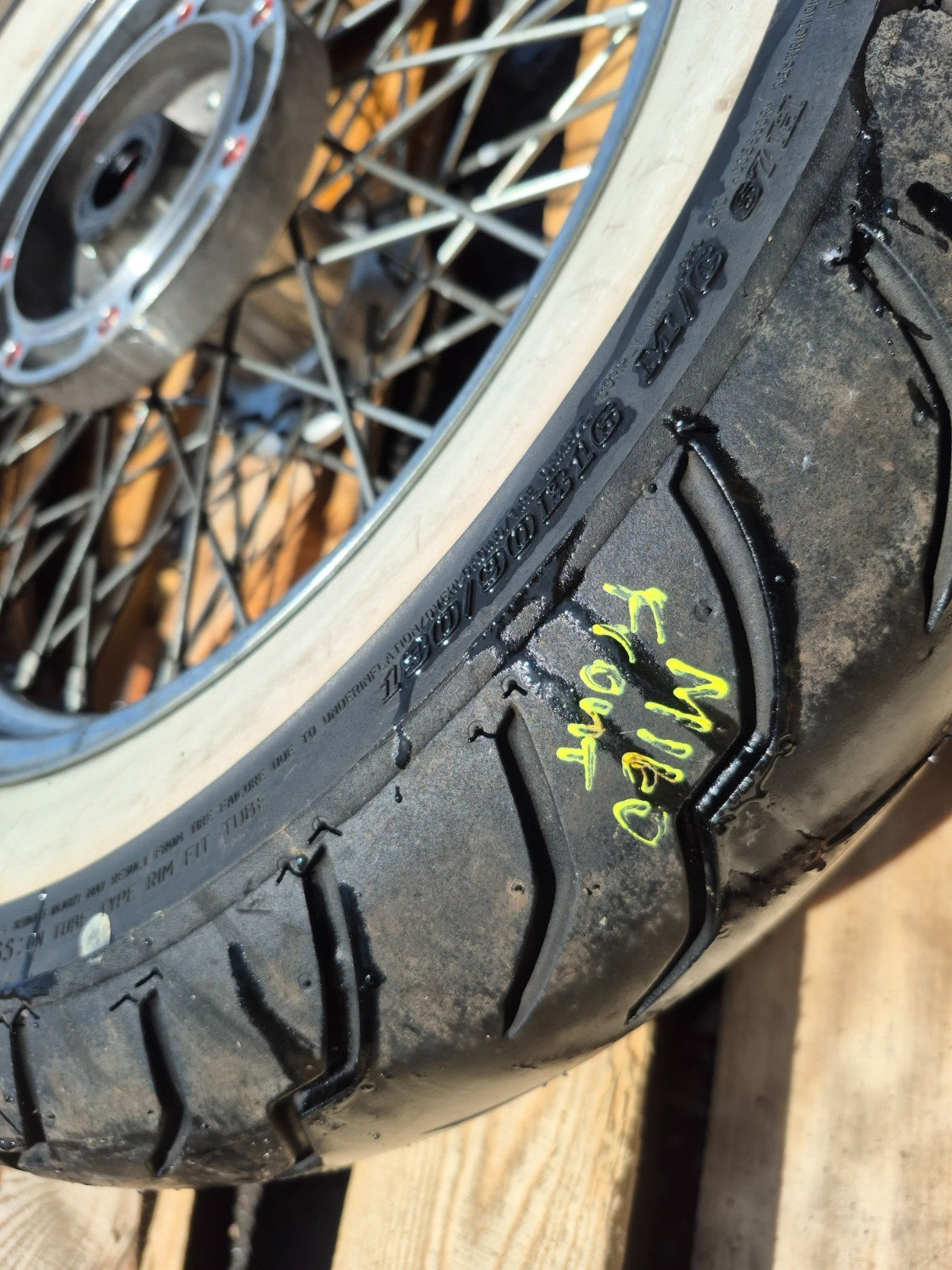 2004 Kawasaki Vulcan 800 Vn800 Wheel Rim W/ Tire Front & Rear Em