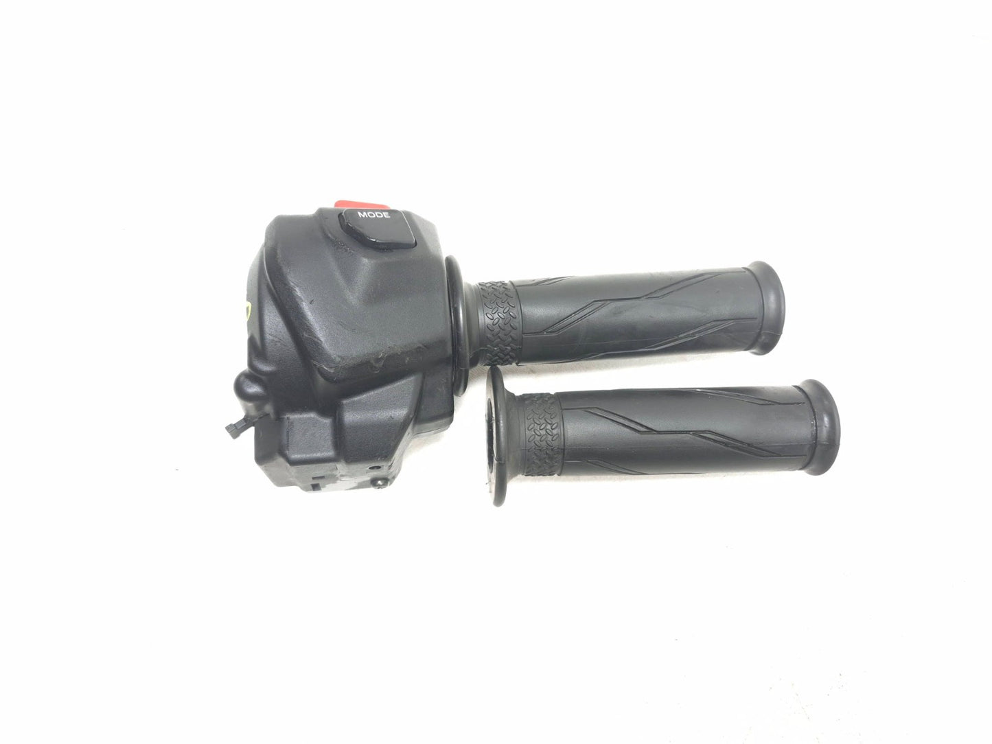 2025 Yamaha Xsr900 Right Handlebar Switch & Left Grip Pair OEM