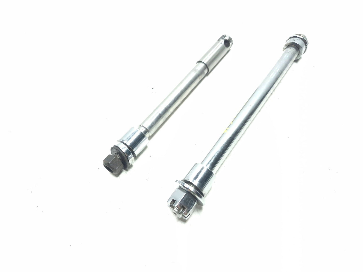 2000 - 2007 Harley Sportster Xl1200 Xl883 Wheel Axle Front & Rear OEM