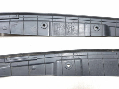 2018 Chrysler 300 Front Fender To Door Weatherstrip Seal Left & Right OEM
