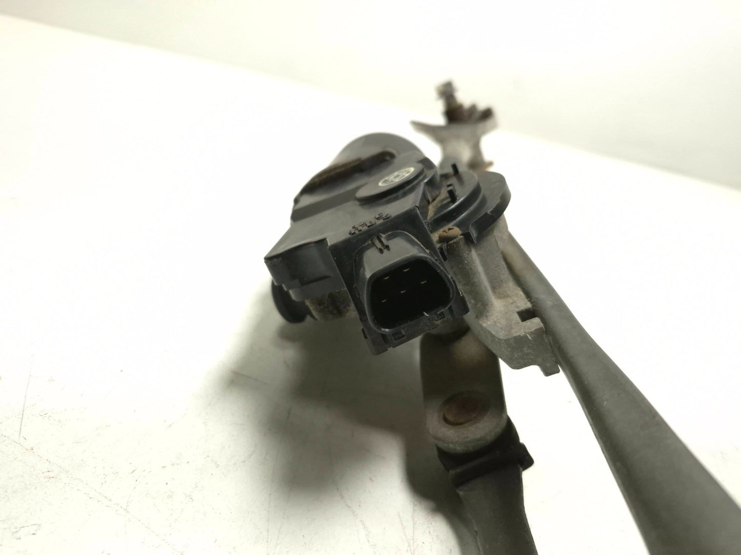 2007 Toyota Corolla Windshield Wiper Motor W/ Linkage OEM