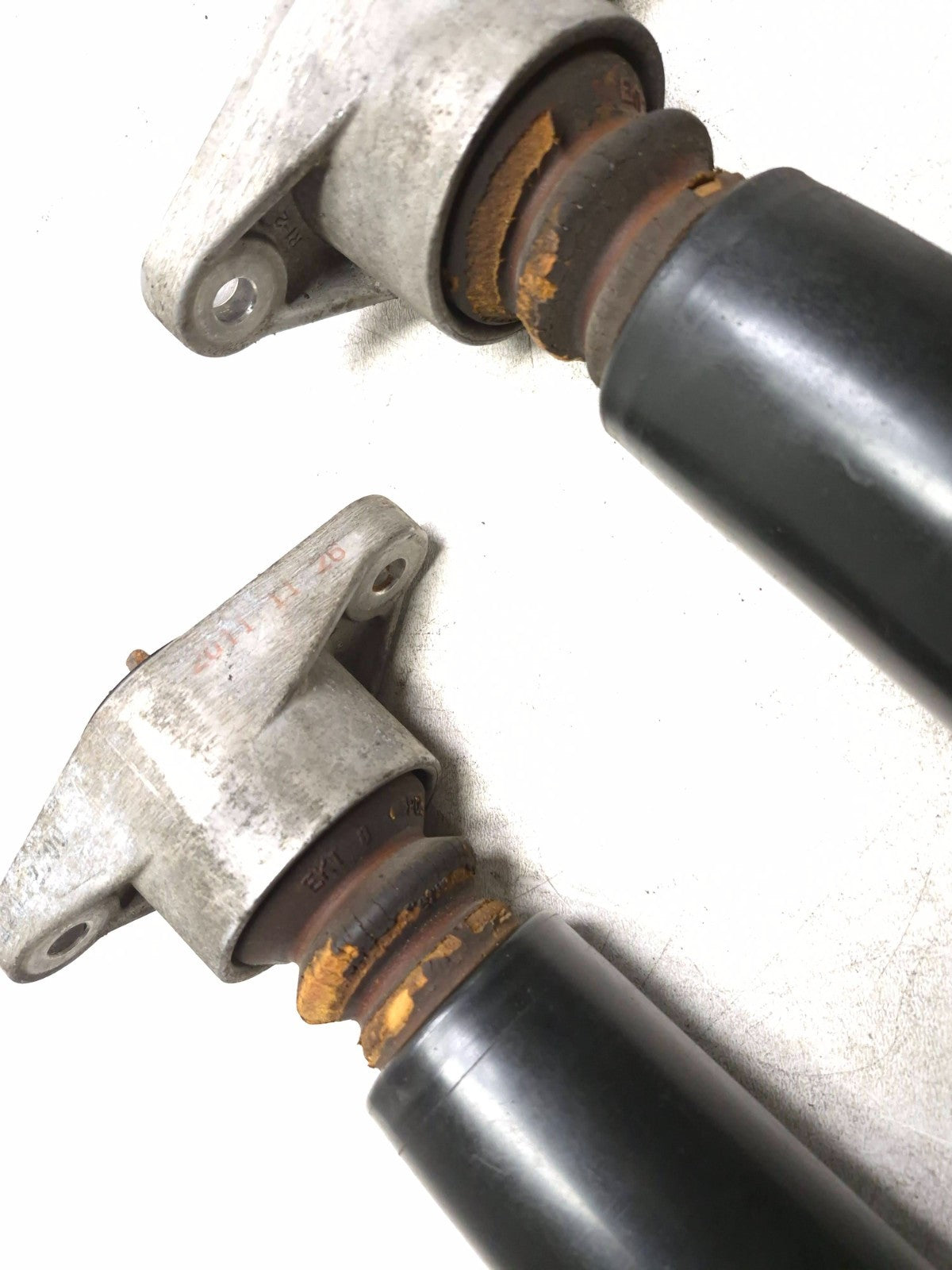 2013 Hyundai Genesis Coupe Rear Shock Strut Absorber Pair OEM