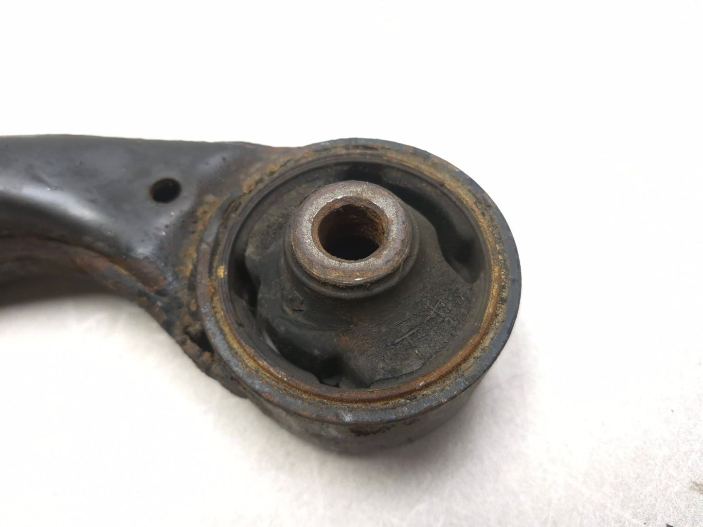 2008 Hyundai Tucson Front Left & Right Lower Control Arm Pair OEM