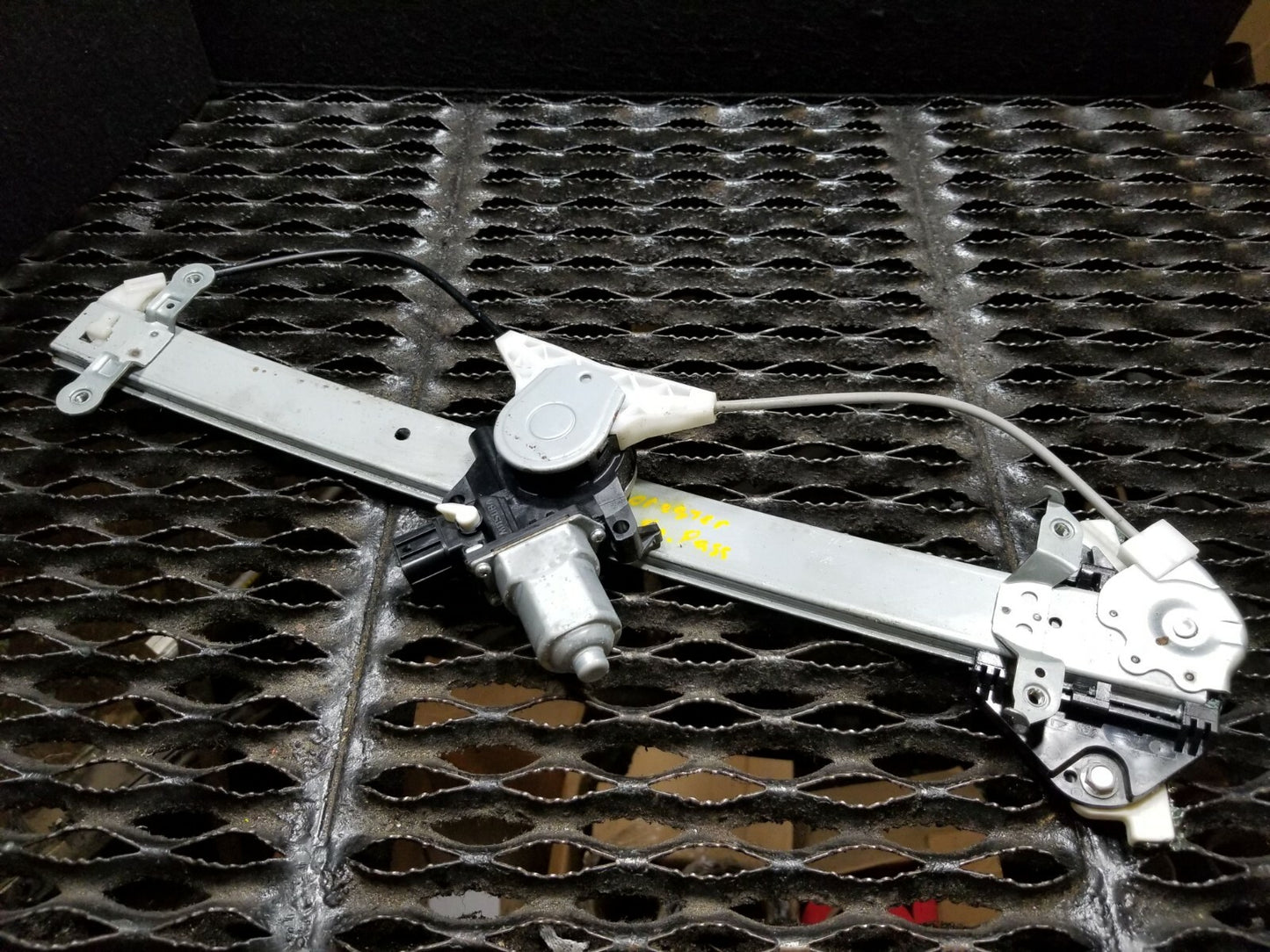 2012 Subaru Forester Front Passenger Door Window Regulator W/ Motor OEM