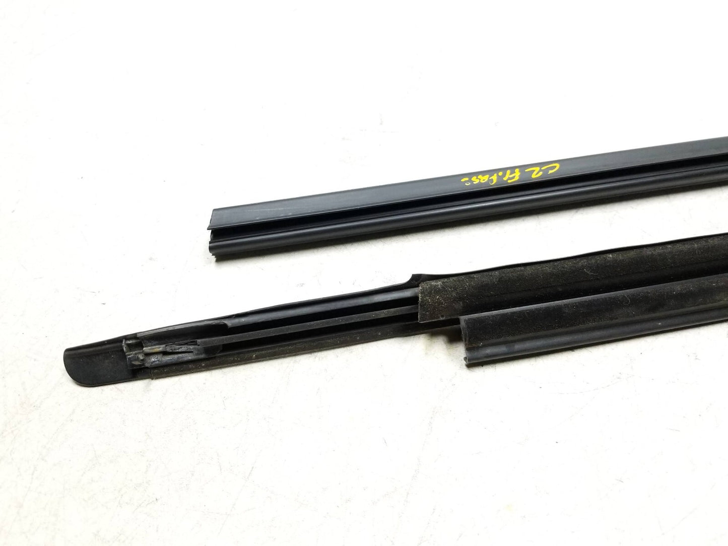 2013 Chrysler 200 Sedan Window Belt Seal Front Passenger Side Right 2pcs OEM