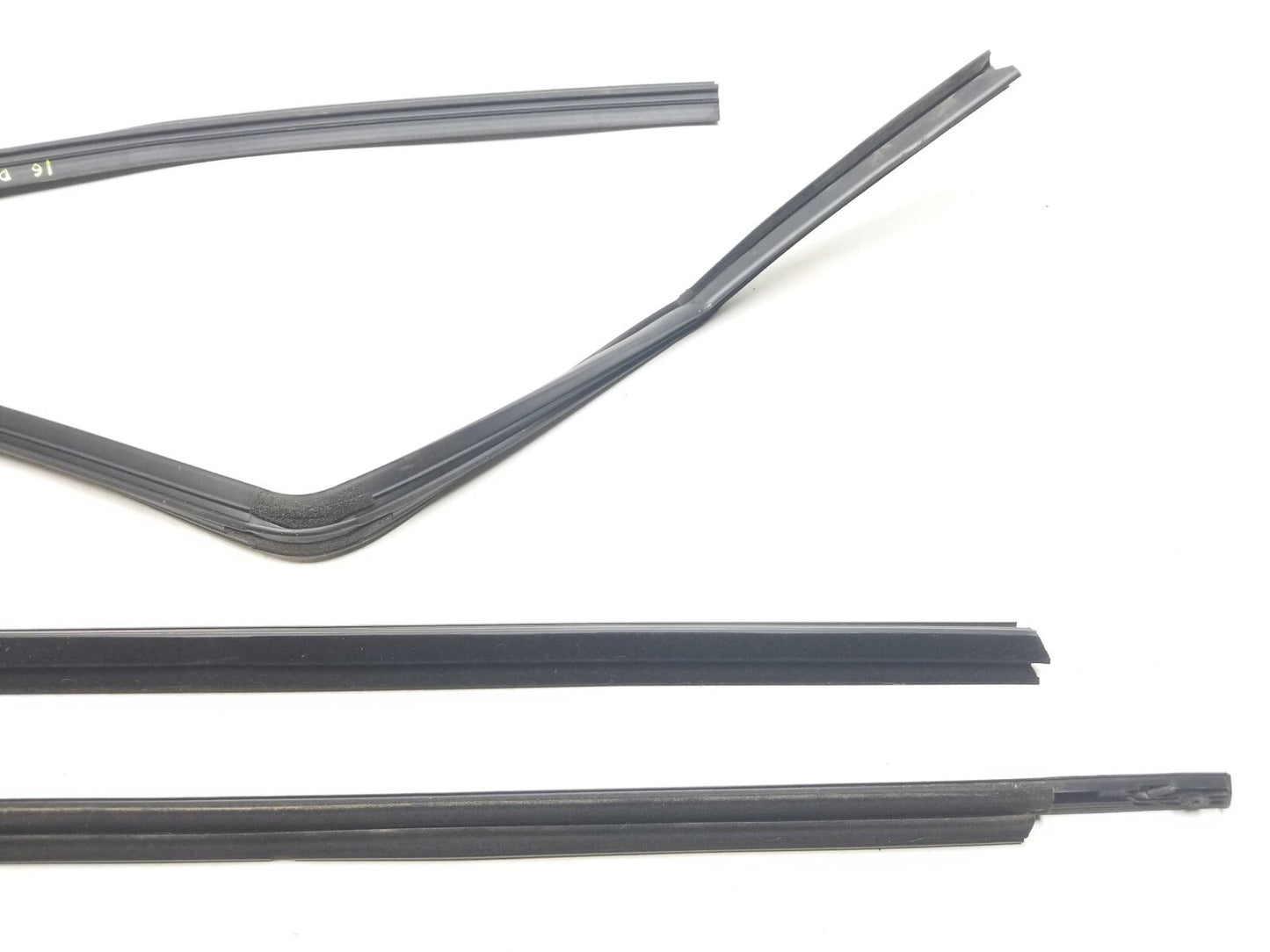 2016 Dodge Durango Rear Door Window Belt Seal Driver Side Left OEM