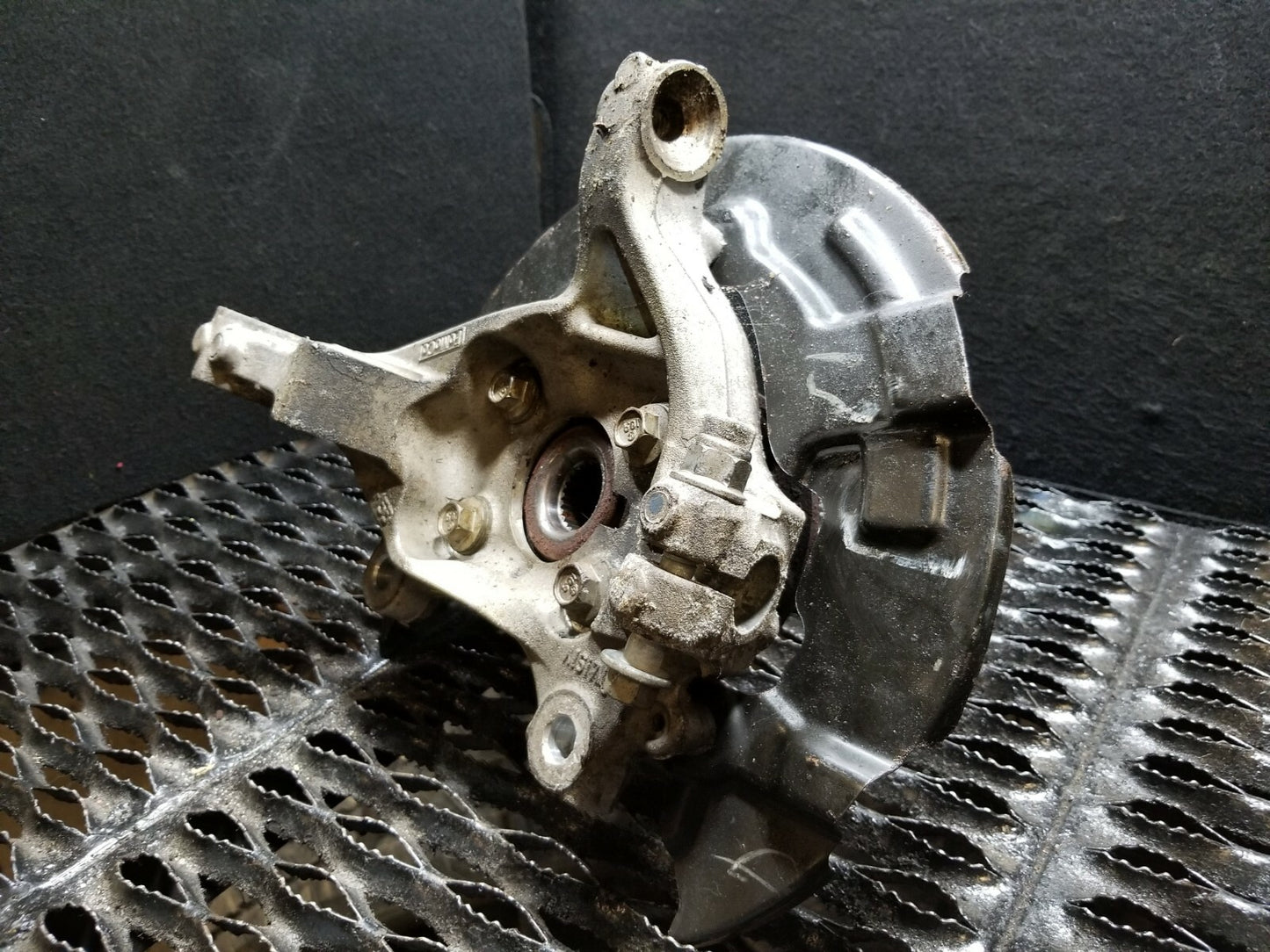 2013 Ford Fusion AWD Front Spindle Knuckle Wheel Hub Passenger Side OEM
