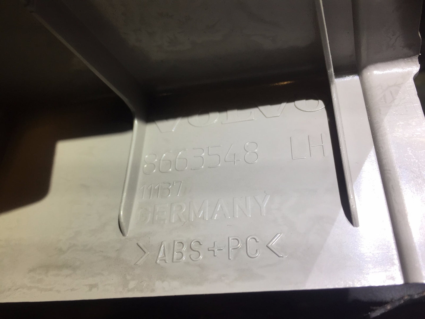 05 06 07 08 09 10 11 Volvo S40 Left Driver Side Lower C Pillar OEM