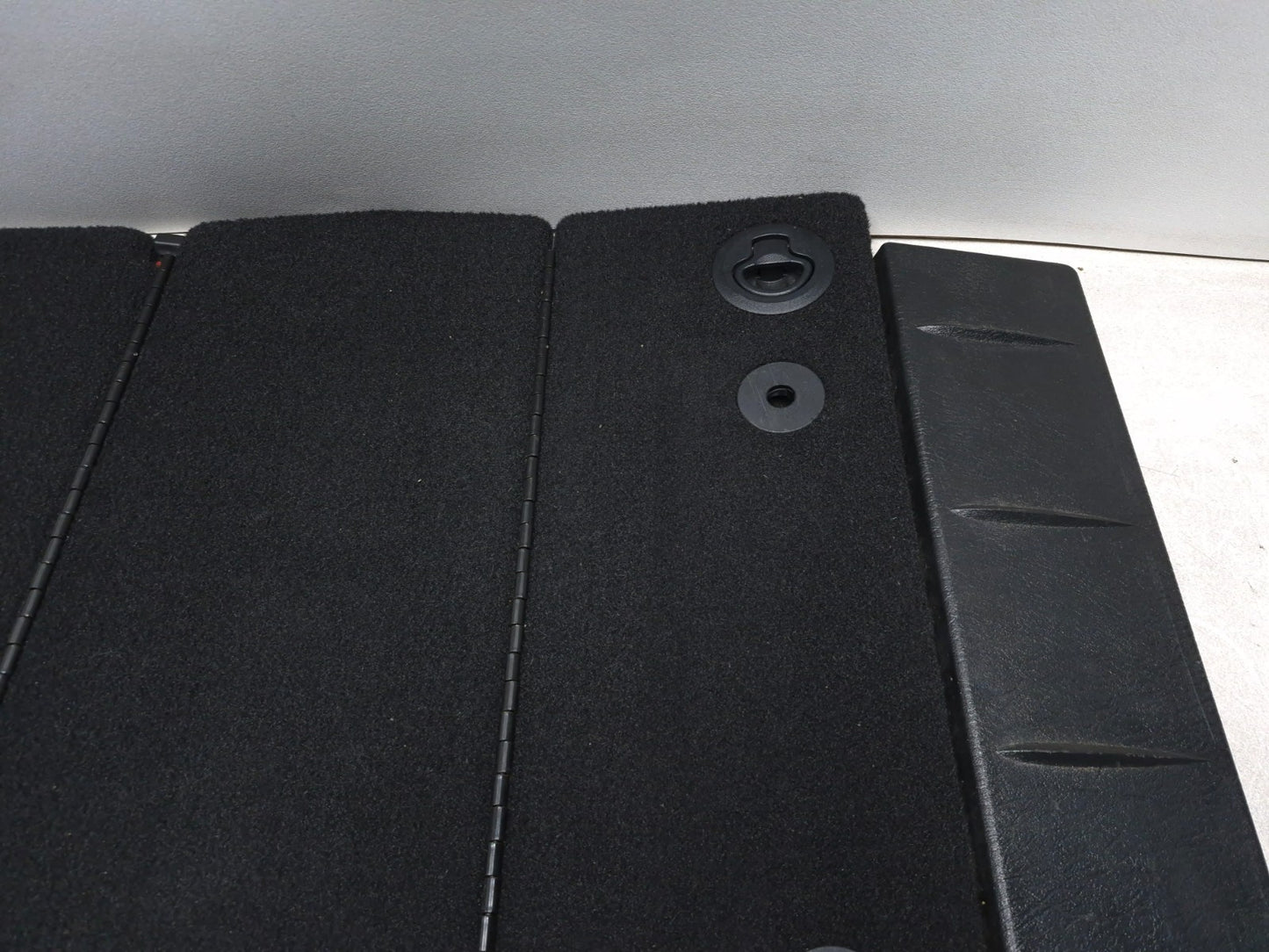 2013 Dodge Grand Caravan Rear Second Row Floor Cover Panel Carpet Passenger Oem✅
