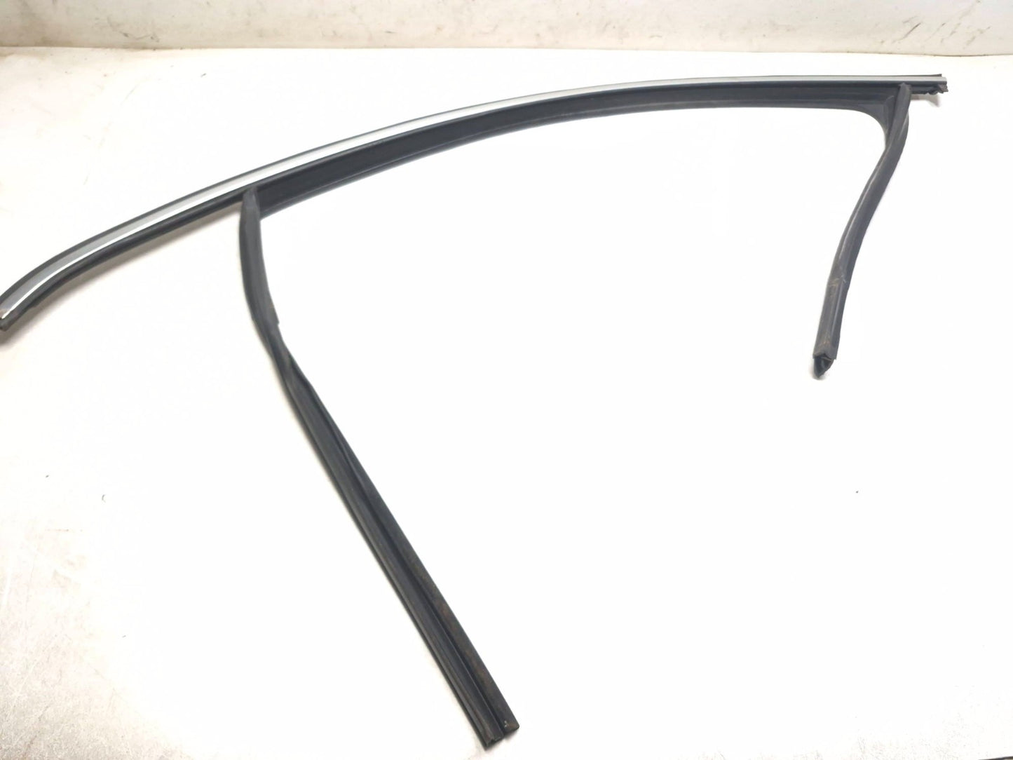2011 Volkswagen Tiguan Front Door Weatherstrip Seal Driver Side Left 3pcs OEM