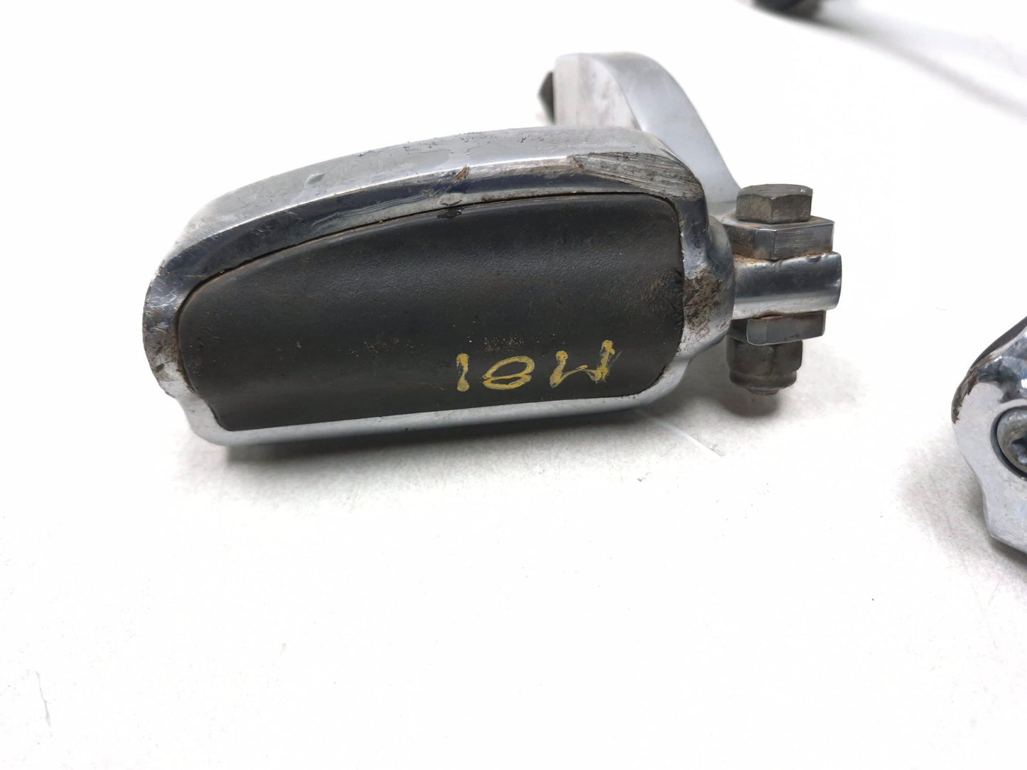 2003 Harley-davidson Fxdl Anniversary Dyna Rear Footrest  Left & Right Pair OEM