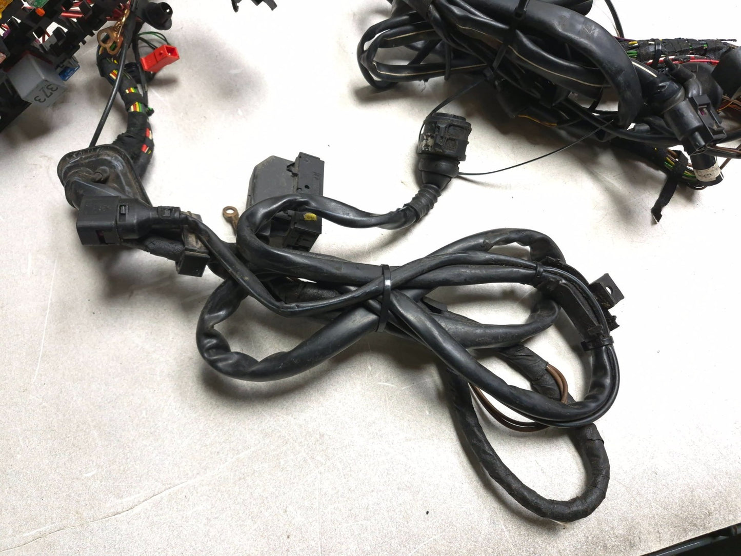 2004 Volkswagen Passat Engine & Interior Wire Wiring Harness OEM