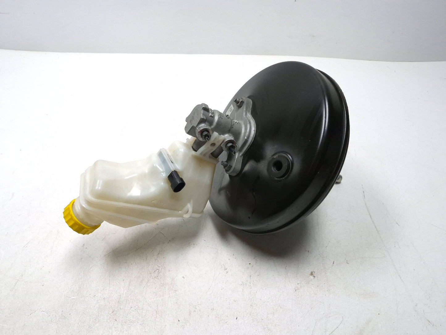 2014 Fiat 500l Power Brake Booster W/ Master Cylinder OEM