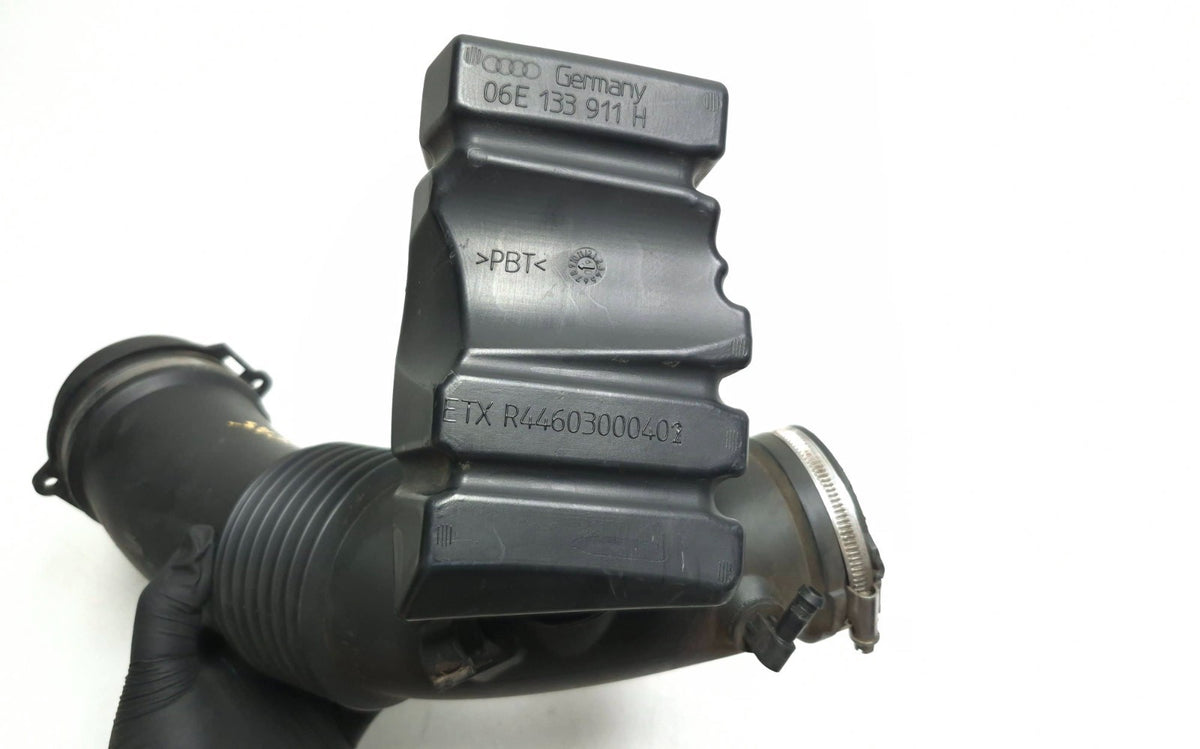 2010 Audi A5 3.2l Air Intake Hose 06e 911 133 H OEM