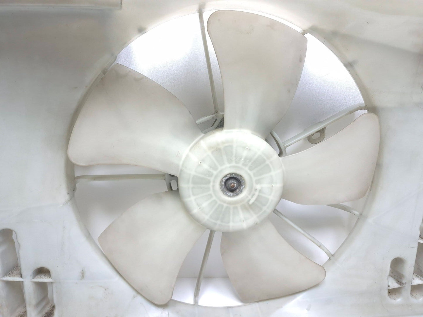 2005 Toyota Corolla Ce Cooling Fan W/ Shroud OEM