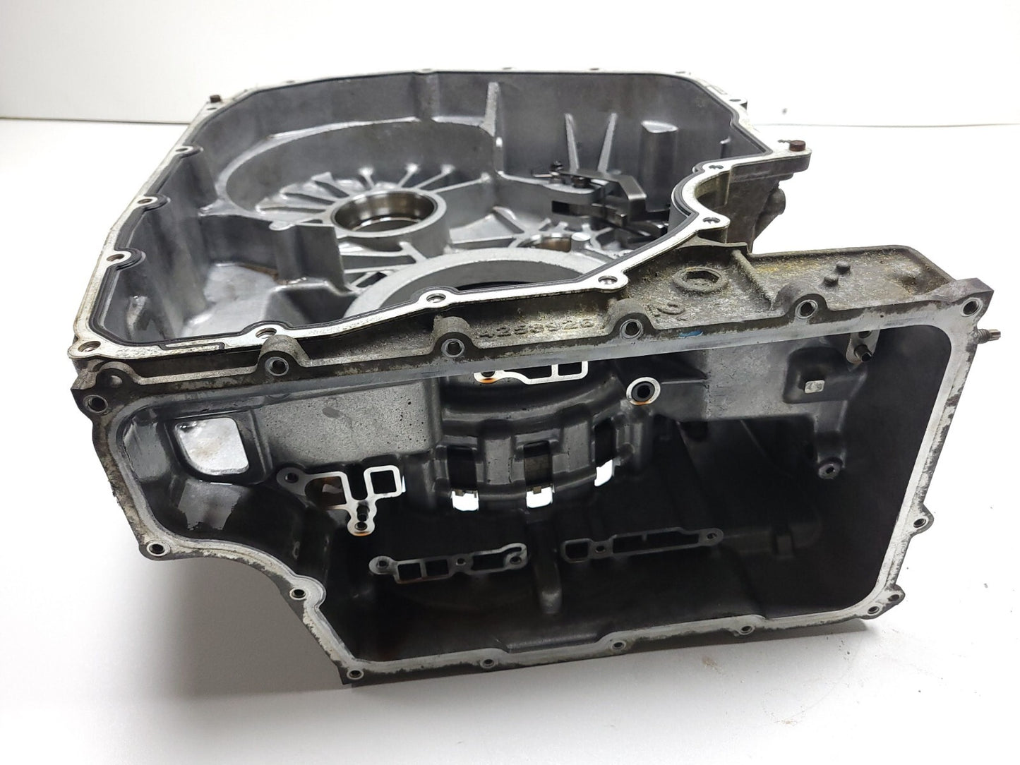 2010 - 2016 Cadillac SRX At Automatic Transmission Case Bell Housing & Cover OEM