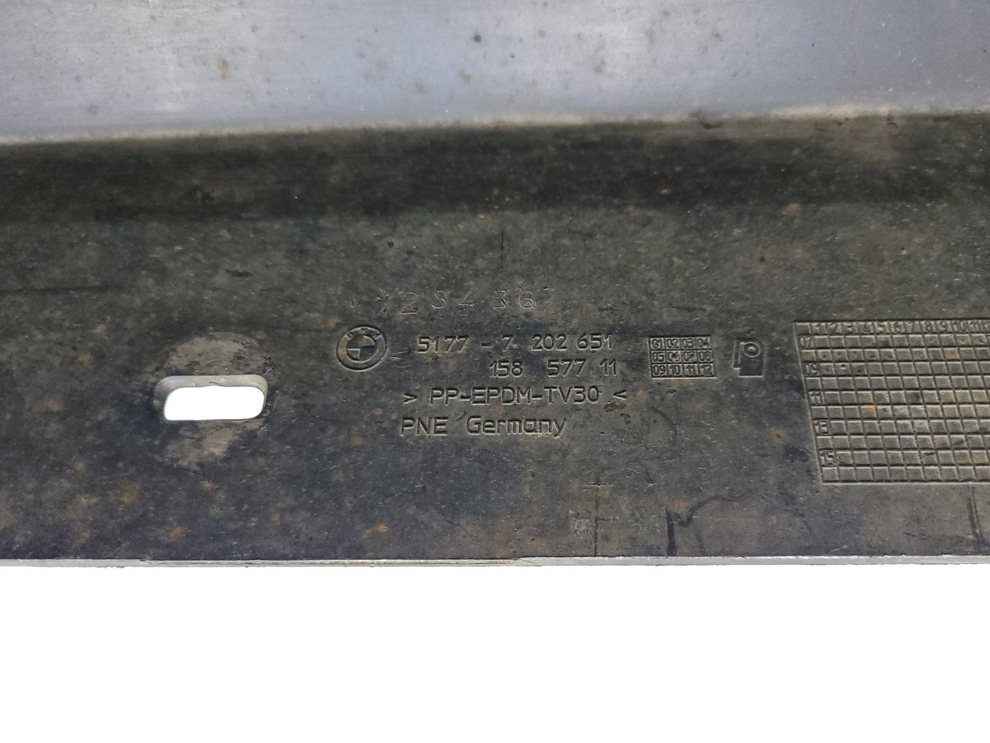 09 10 11 BMW E90 328xi Lci Rocker Panel Skirt Molding Driver Side Left OEM