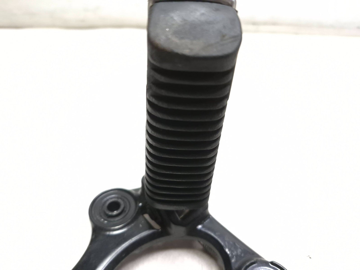 2001 Suzuki Gsx 750f Katana Rear & Front Left Footrest Peg Pair OEM