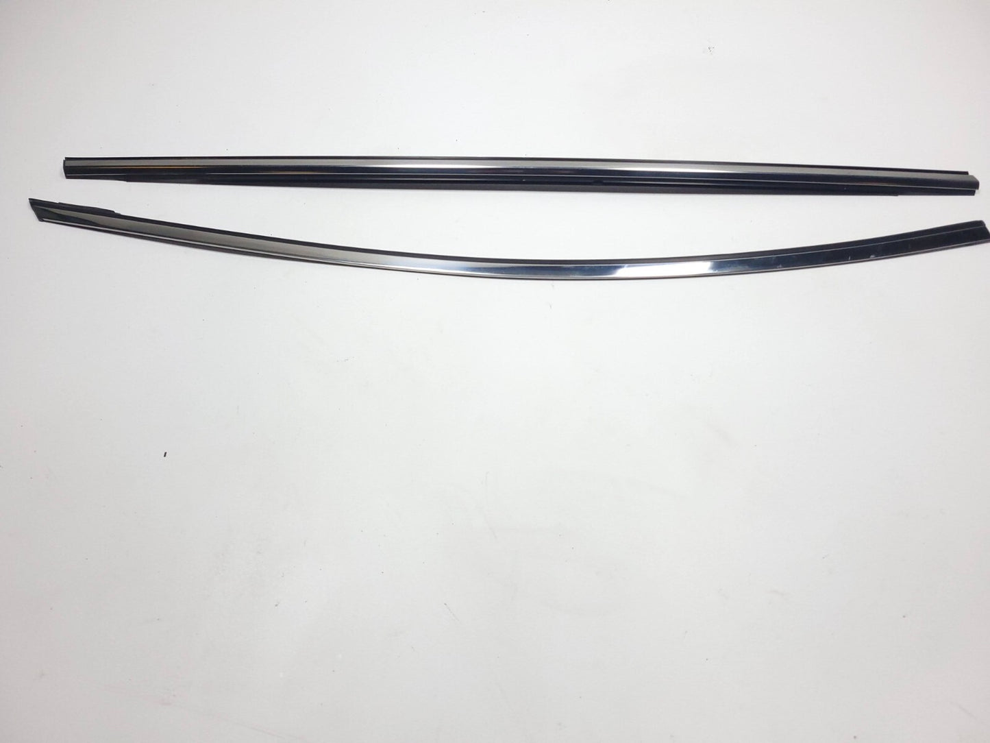2009 Mazda Cx-7 Front Passenger Door Window Molding 2pcs W/ Weatherstrip OEM