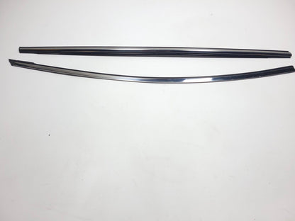 2009 Mazda Cx-7 Front Passenger Door Window Molding 2pcs W/ Weatherstrip OEM