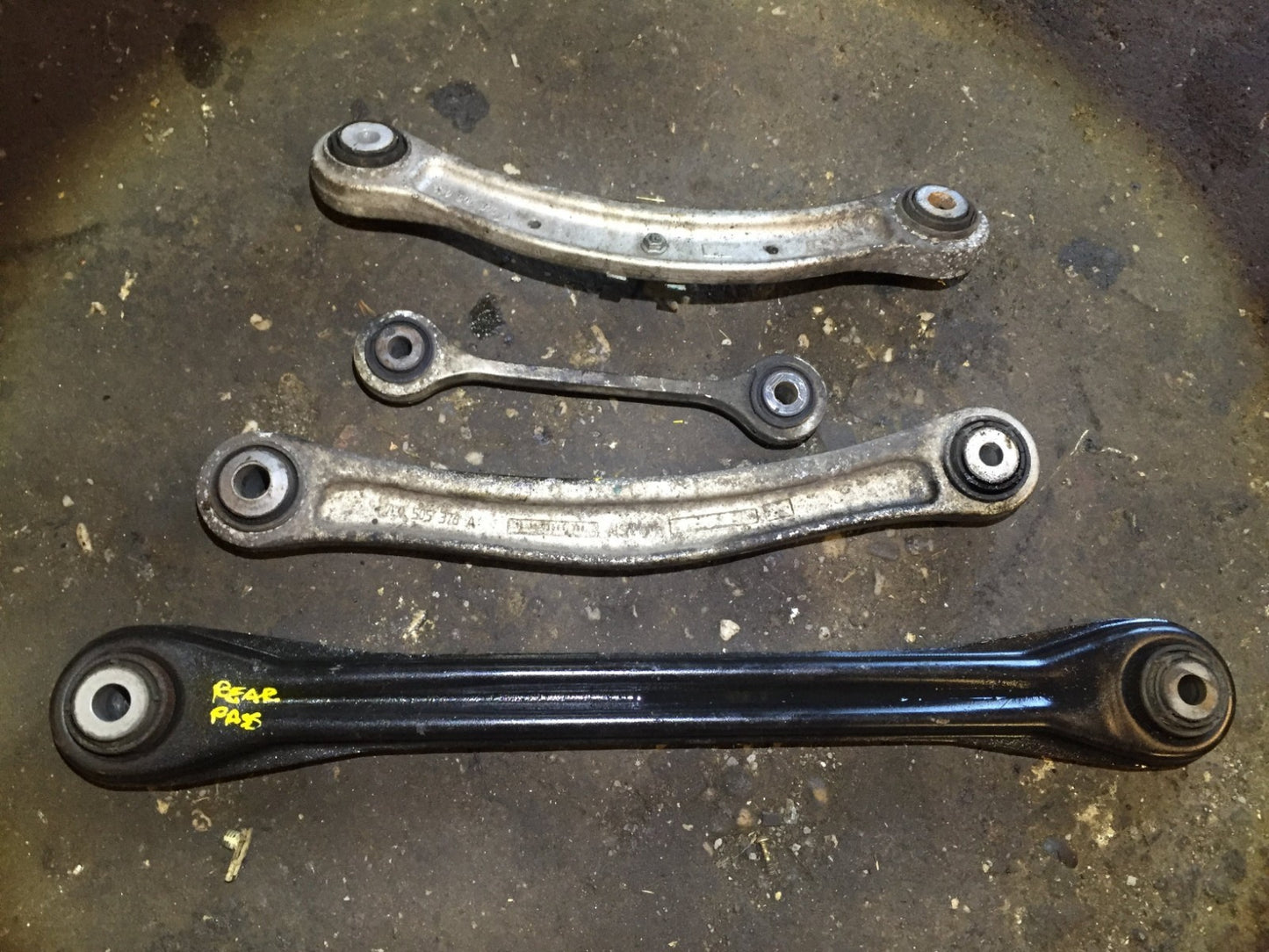 2004 Porsche Cayenne Control Arm Rear Passenger Side Right 4pcs OEM