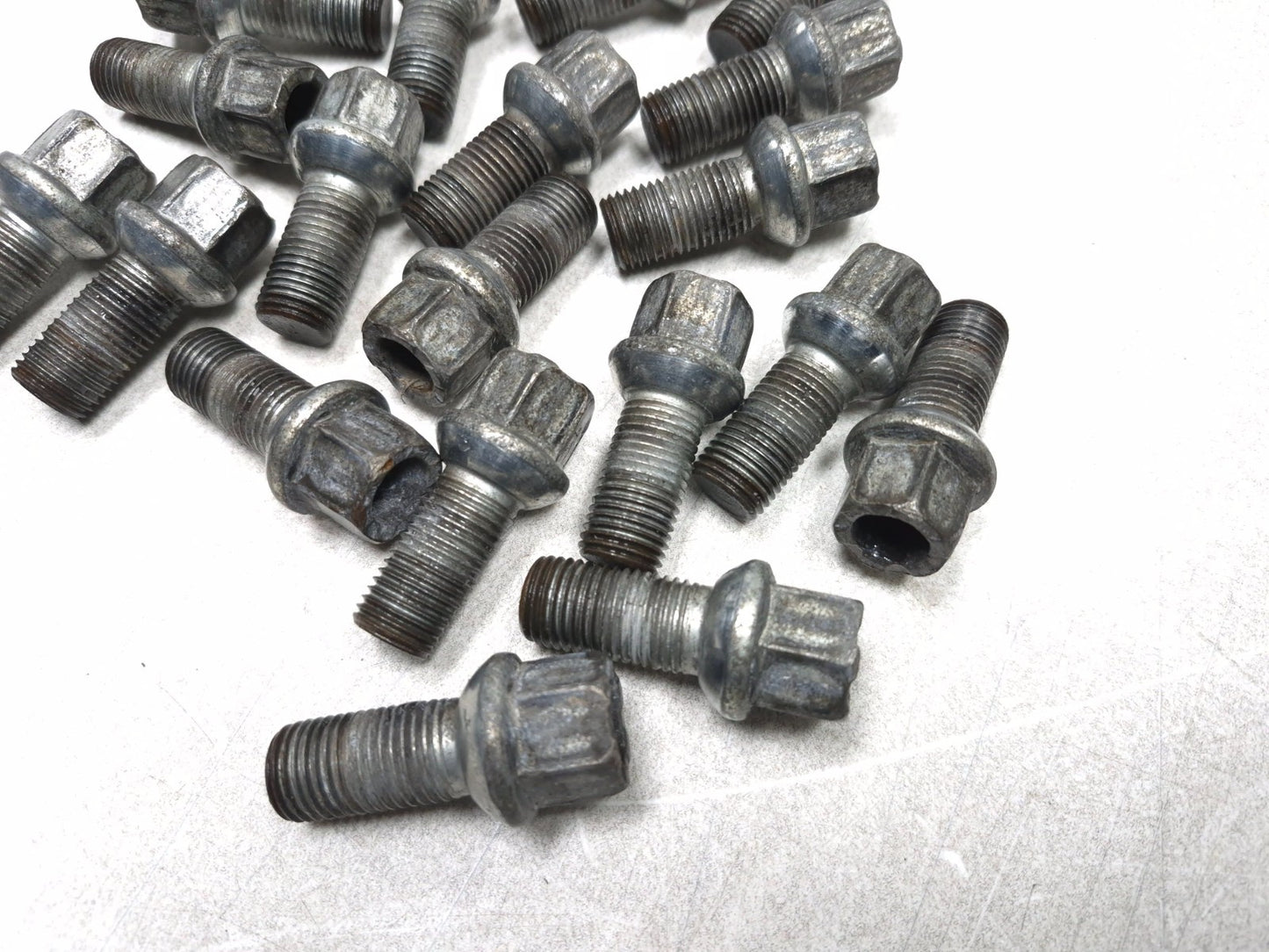 2015 Volkswagen Golf Wheel Lug Bolt 20pcs OEM
