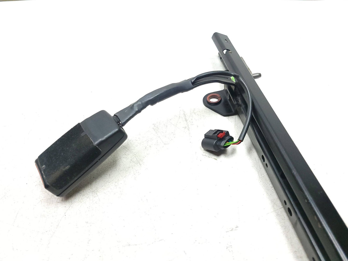 2012 Volkswagen Cc Front Seat Belt Buckle Passenger Side Right OEM
