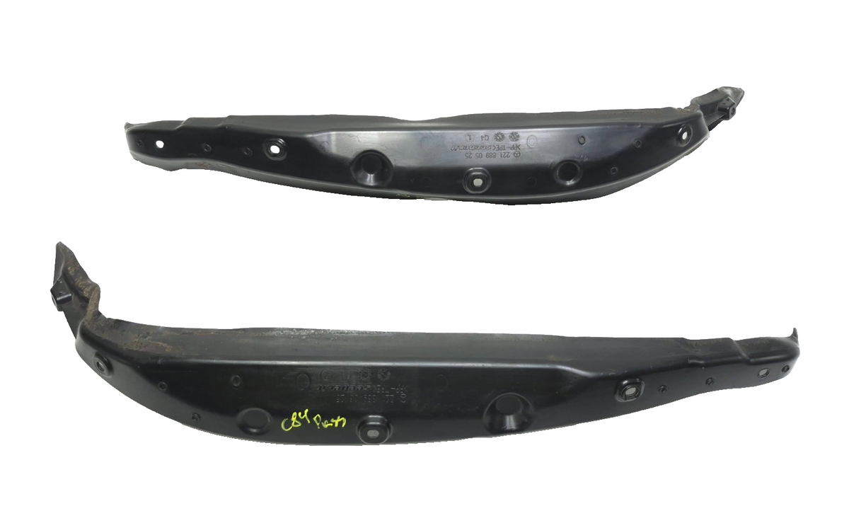 2011 Mercedes S400 W221 Front Fender Cover Seal Left & Right  OEM