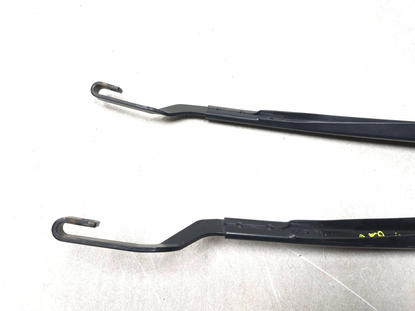 2018 Chrysler 300 Windshield Wiper Arm Left & Right OEM