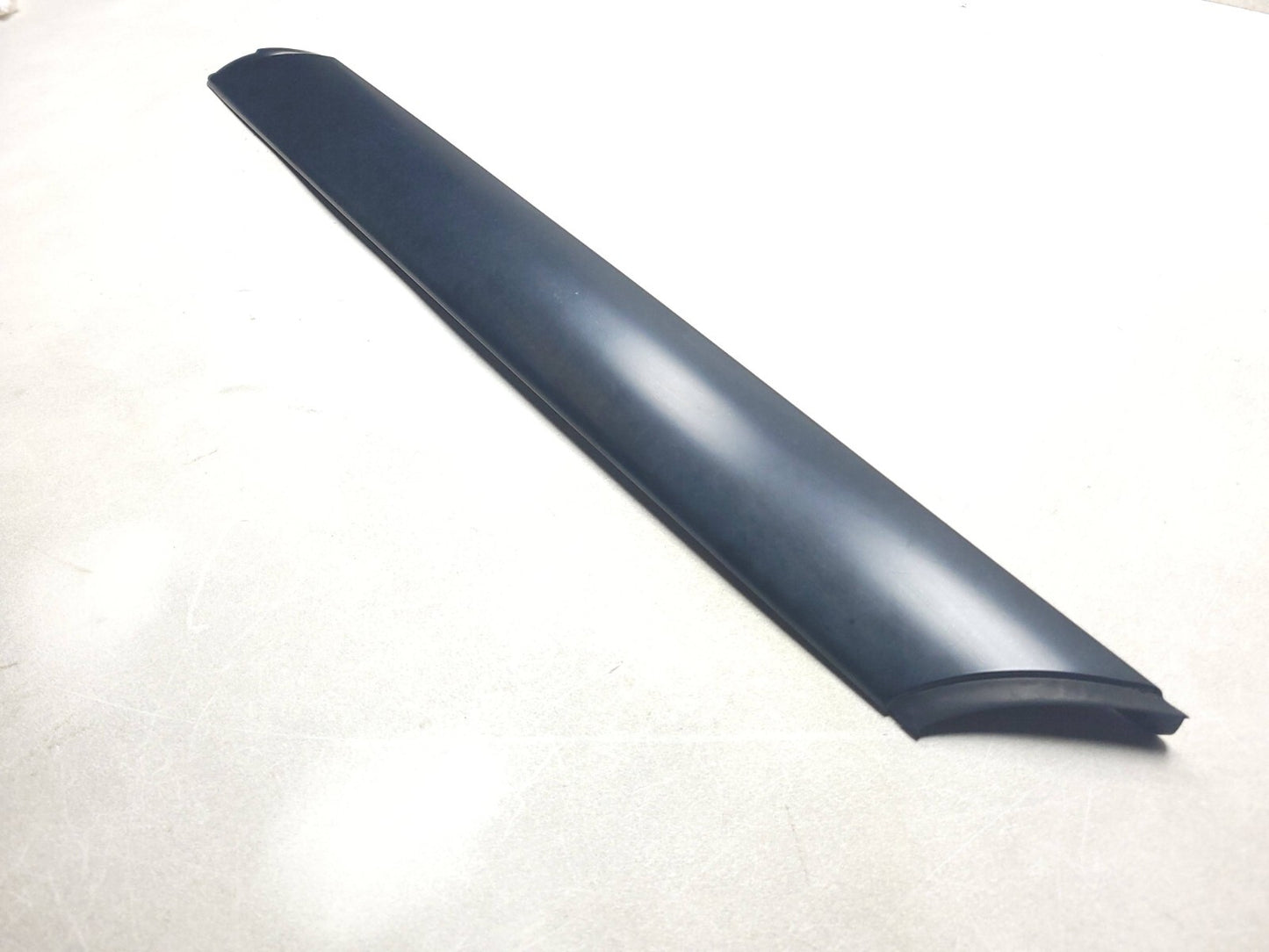 2007 Range Rover A Pillar Exterior Windshield Molding Passenger Side Right OEM
