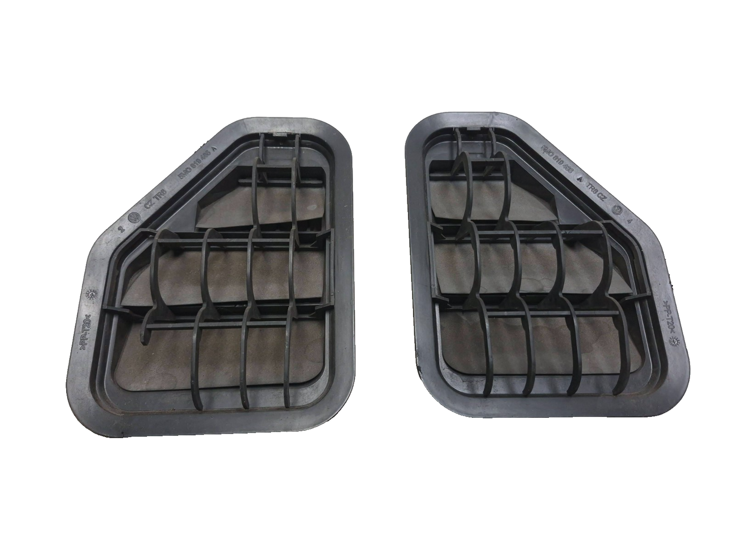 2011 Volkswagen Tiguan Rear Quarter Air Pressure Vent Grille Left & Right OEM