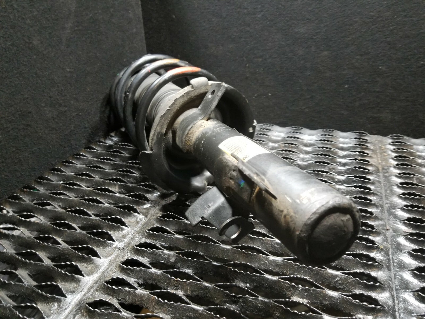 2007 Volvo S40 2.4l Front Strut Shock Absorber Right Passenger Side OEM