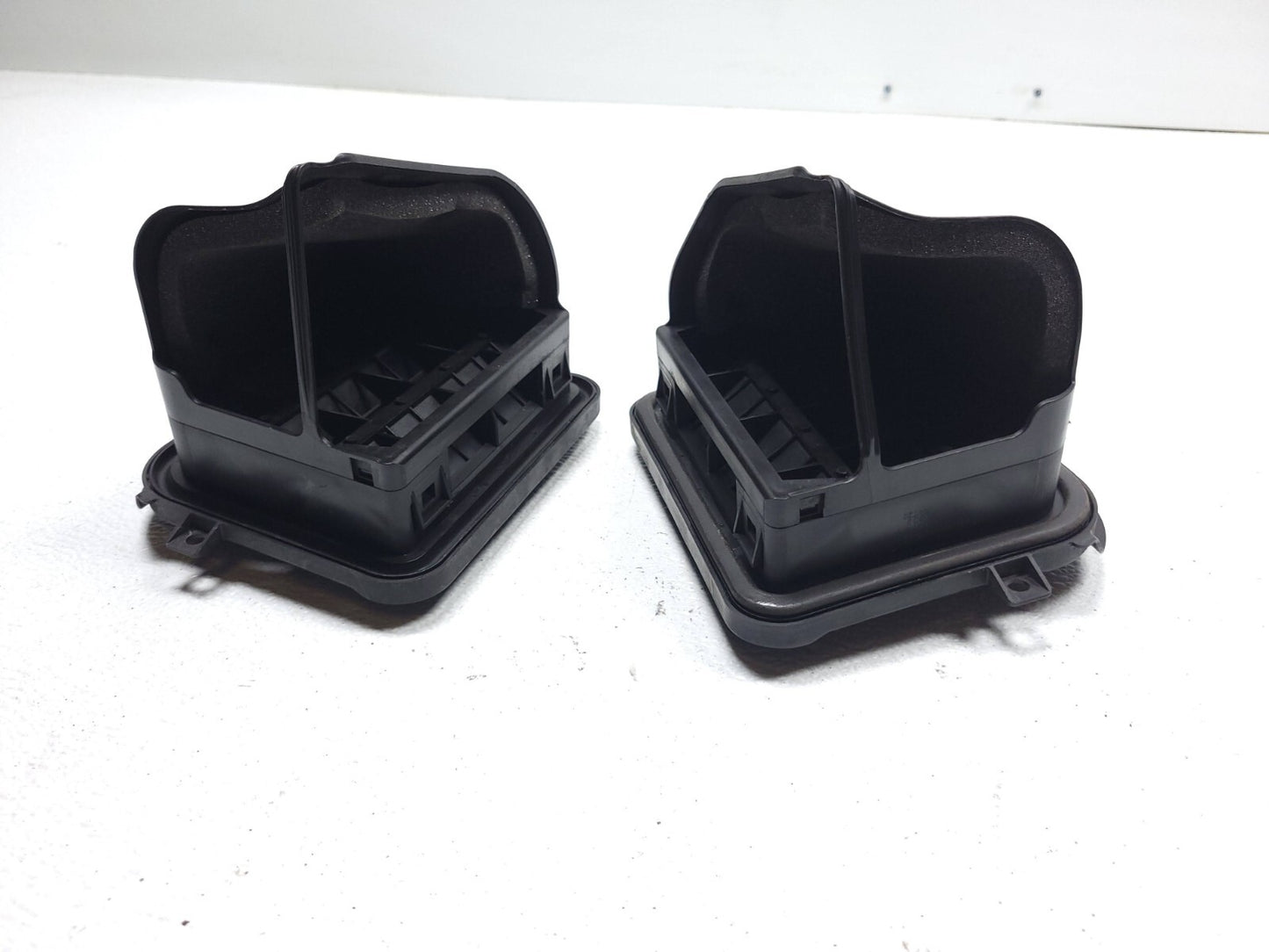 12 13 14 15 16 17 Audi A7 Quarter Panel Air Vent Valve Left & Right Pair OEM