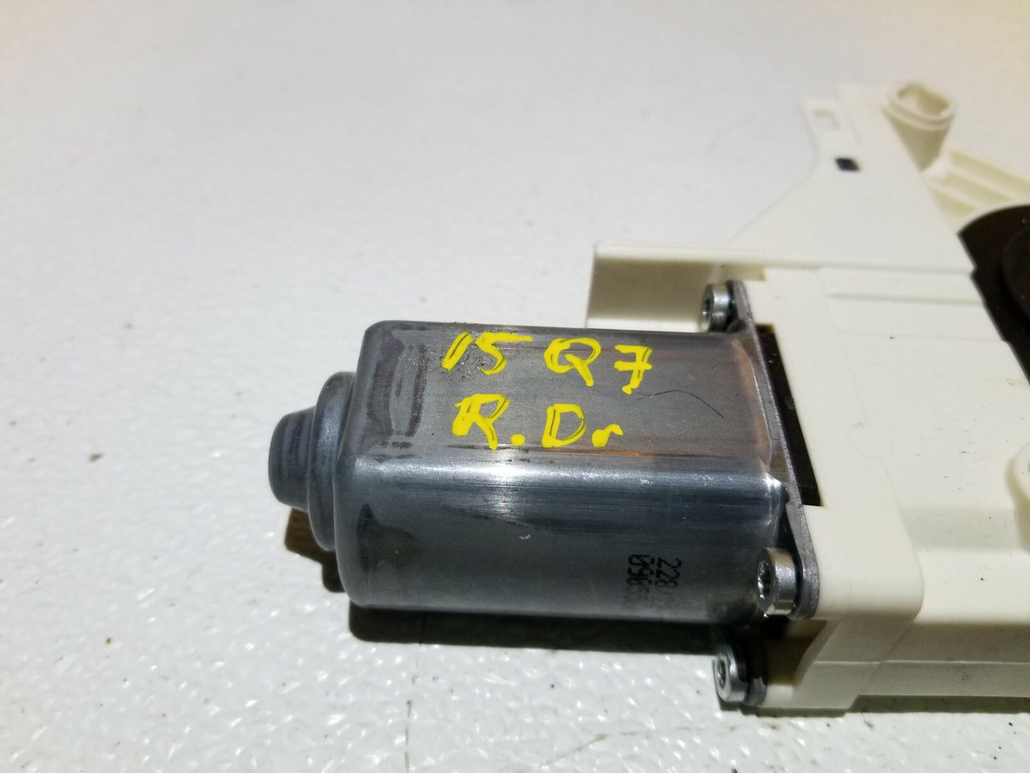 2015 Audi Q7 Rear Door Window Motor Left Driver Side OEM