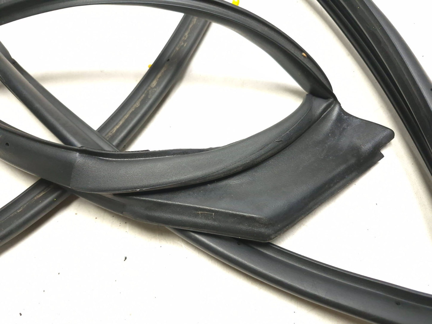 2018 Hyundai Sonata Front Door Weatherstrip Seal Driver Side Left 4pcs OEM