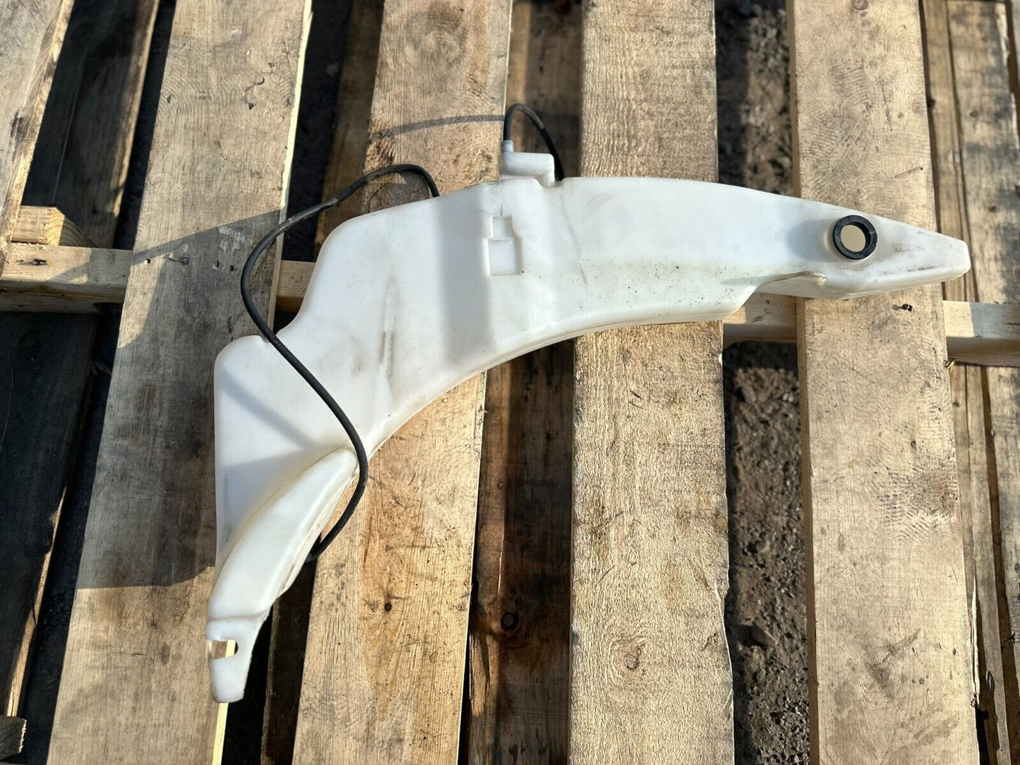 2011-2013 Ford Transit Connec Washer Fluid Reservoir OEM 2t14-17618-ae
