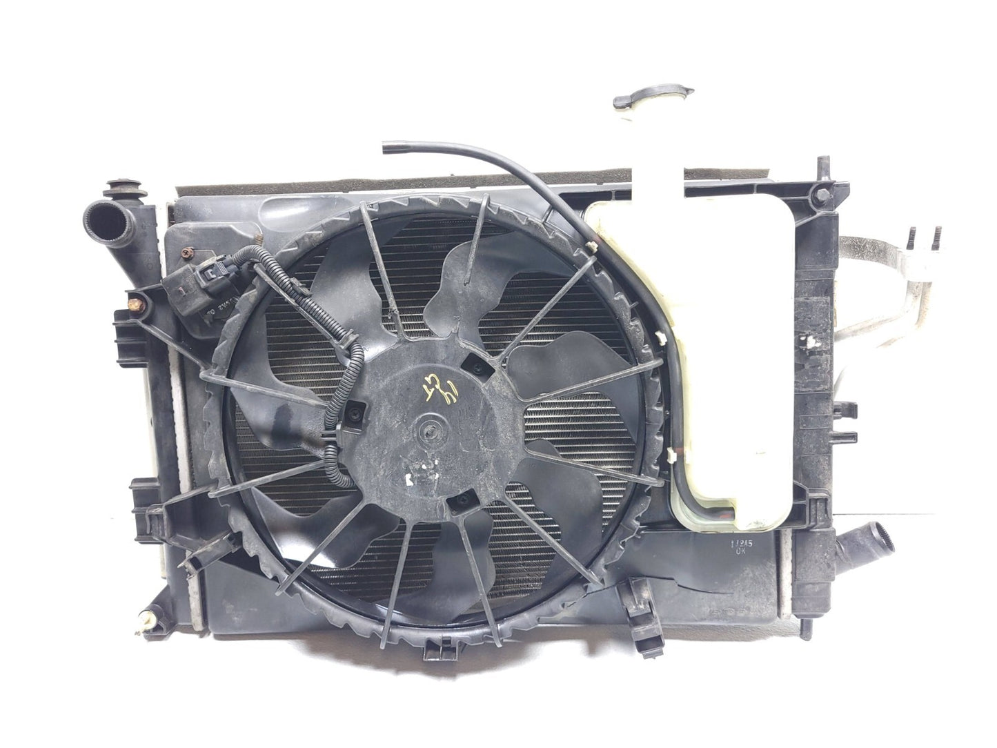 2014 Hyundai Elantra Gt A/c Condenser W/ Cooling Fan Assy OEM