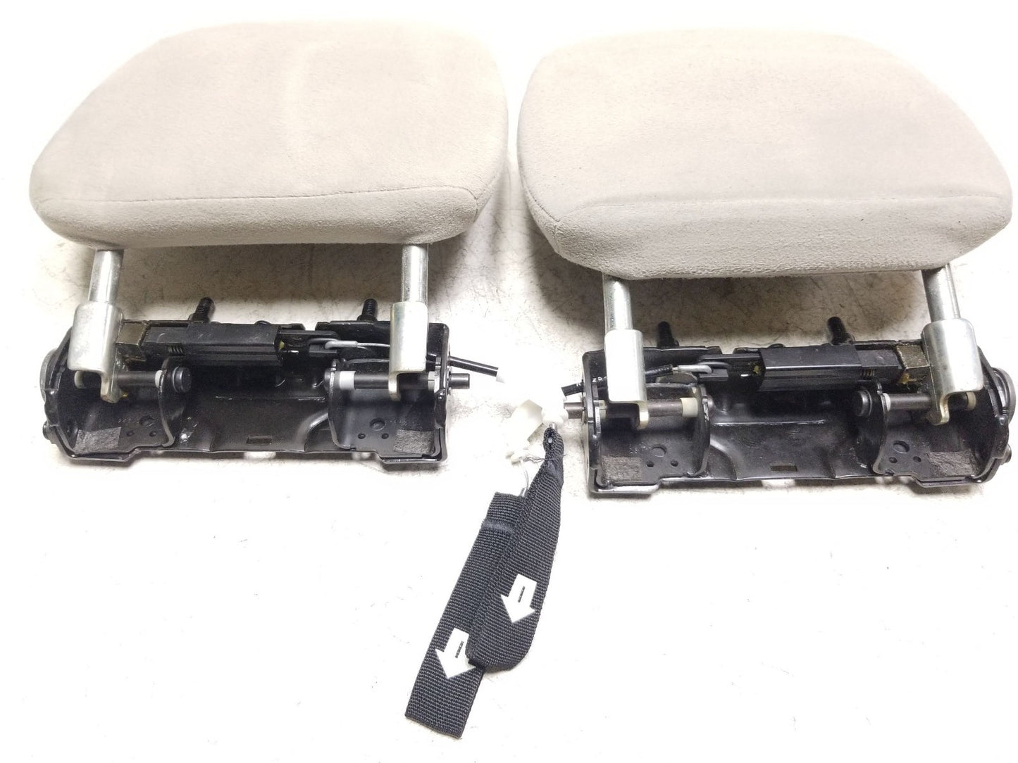 2014 - 2017 Dodge Grand Caravan Seat Headrest 3 Row Set OEM