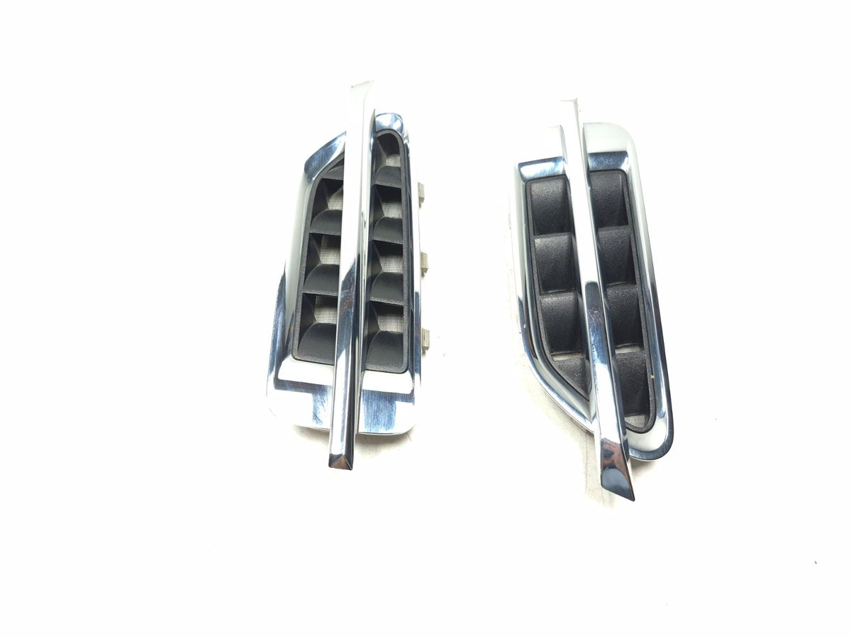 2013 Cadillac Escalade Front Fender Vent Grille Left & Right OEM