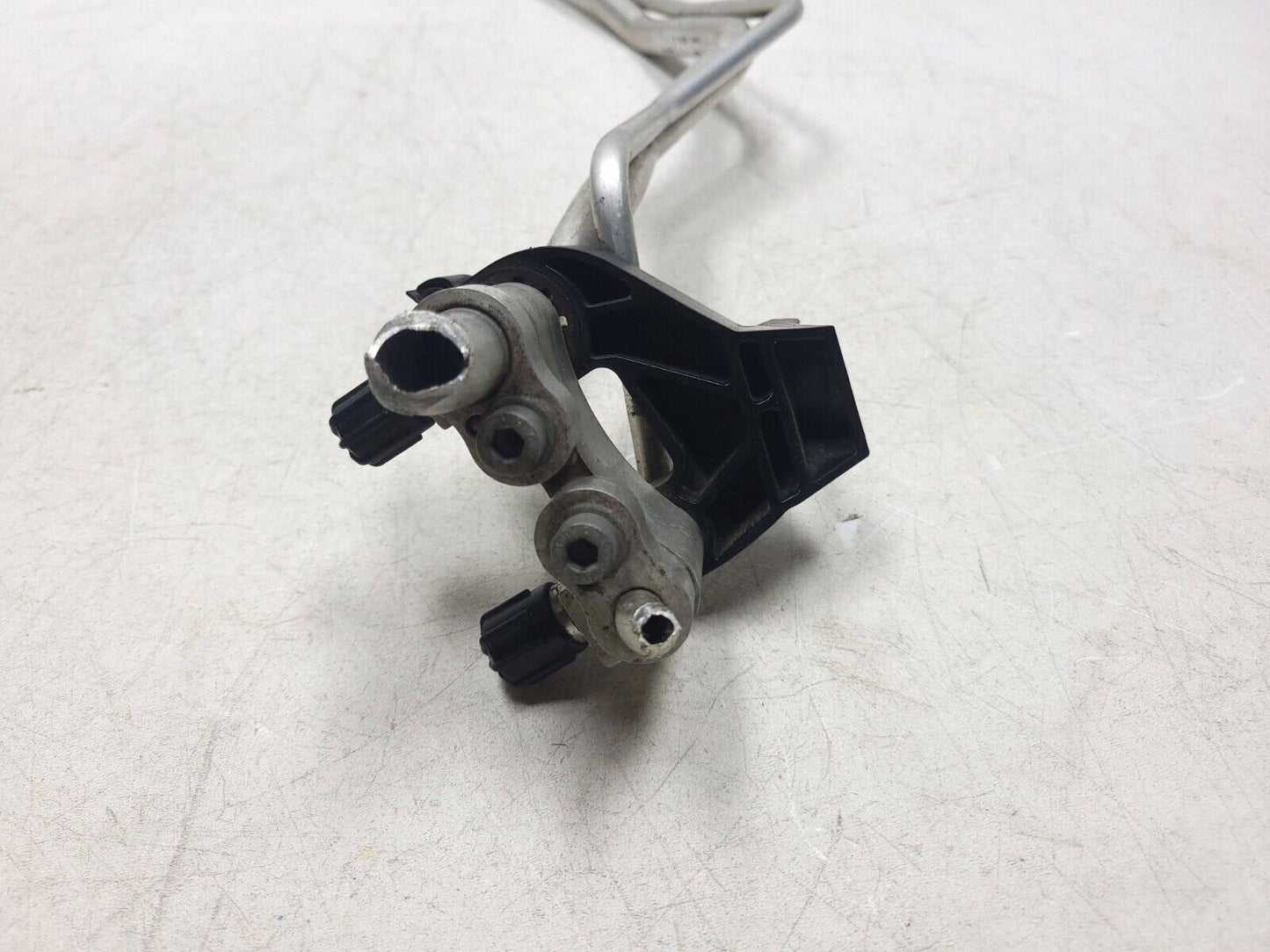 2014 - 2018 BMW X5 F15 Dual Refrigerant Line Pipe 9187635 OEM