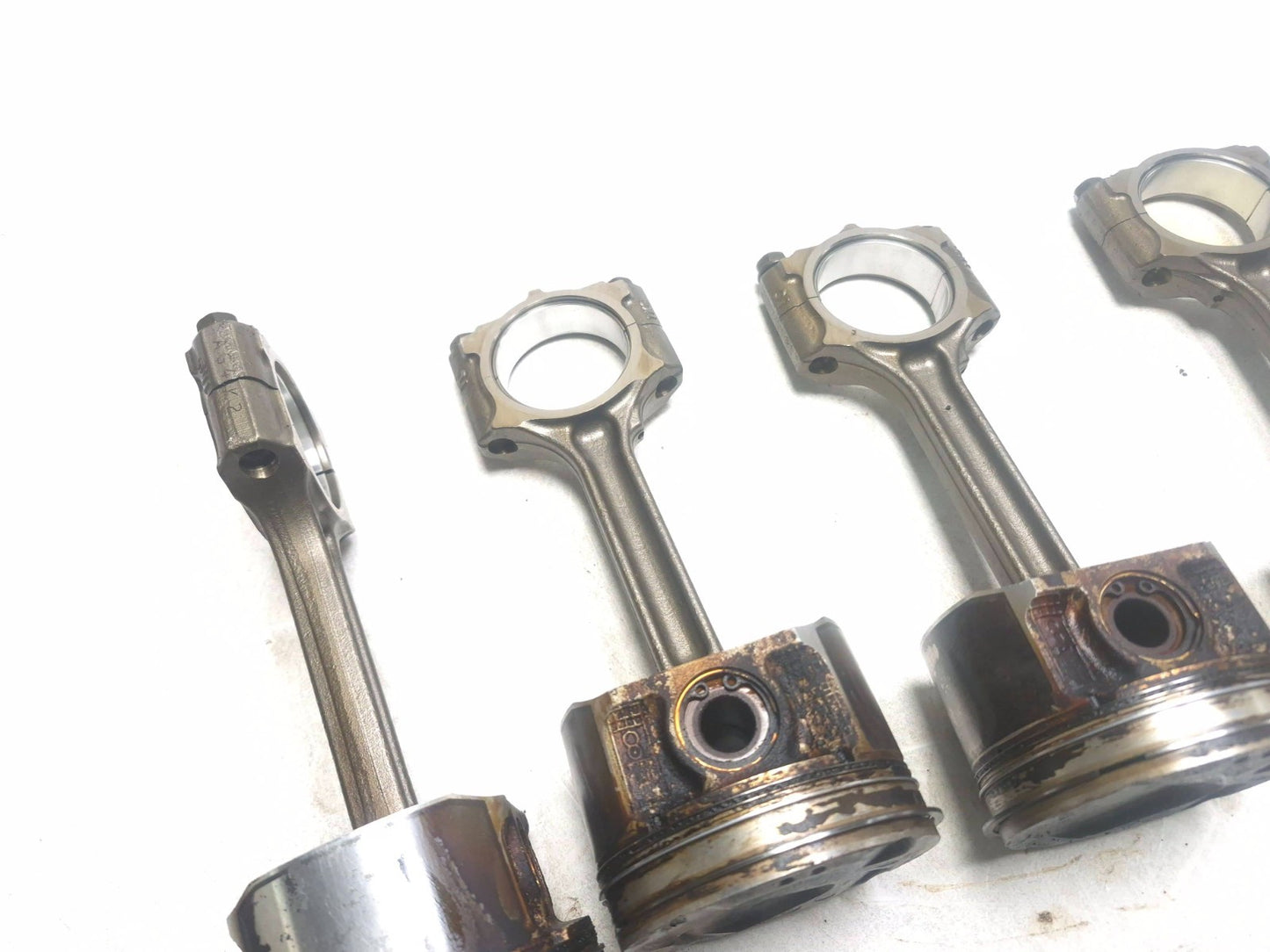 2015 Nissan Juke Piston & Connecting Rod 4pcs OEM