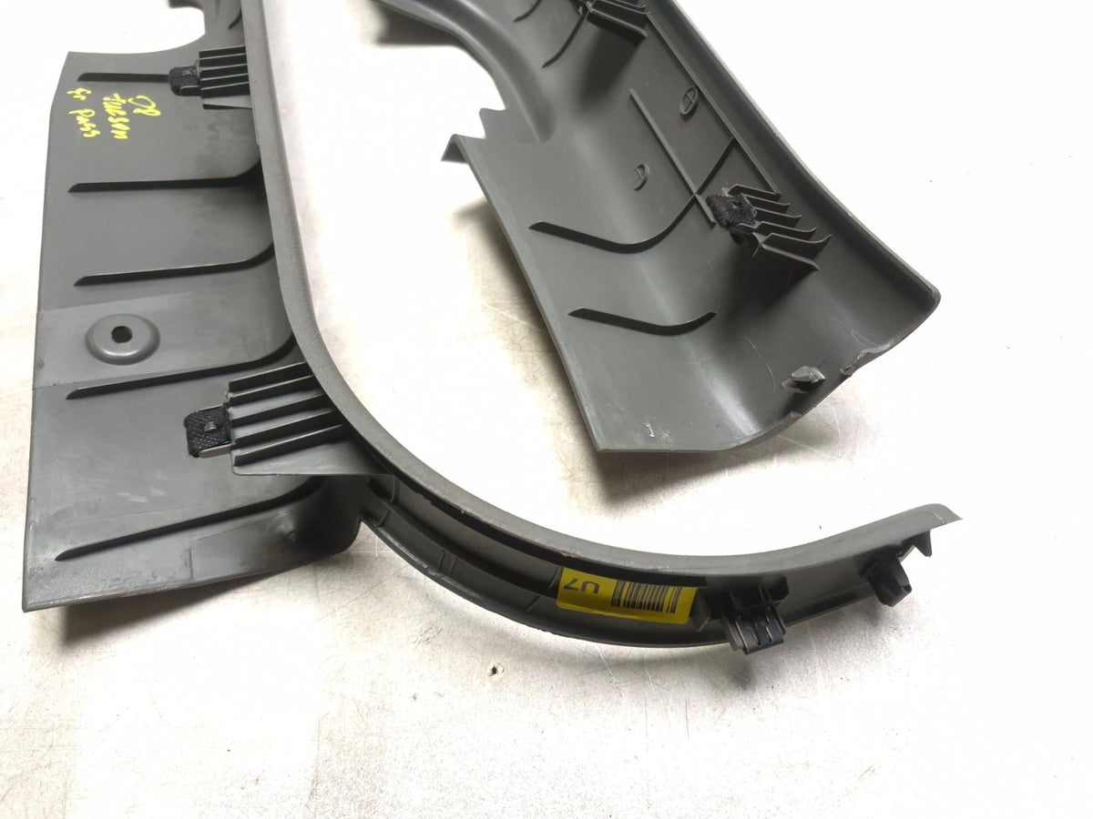 2008 Hyundai Tucson Front Door Sill Scuff Plate Left & Right OEM
