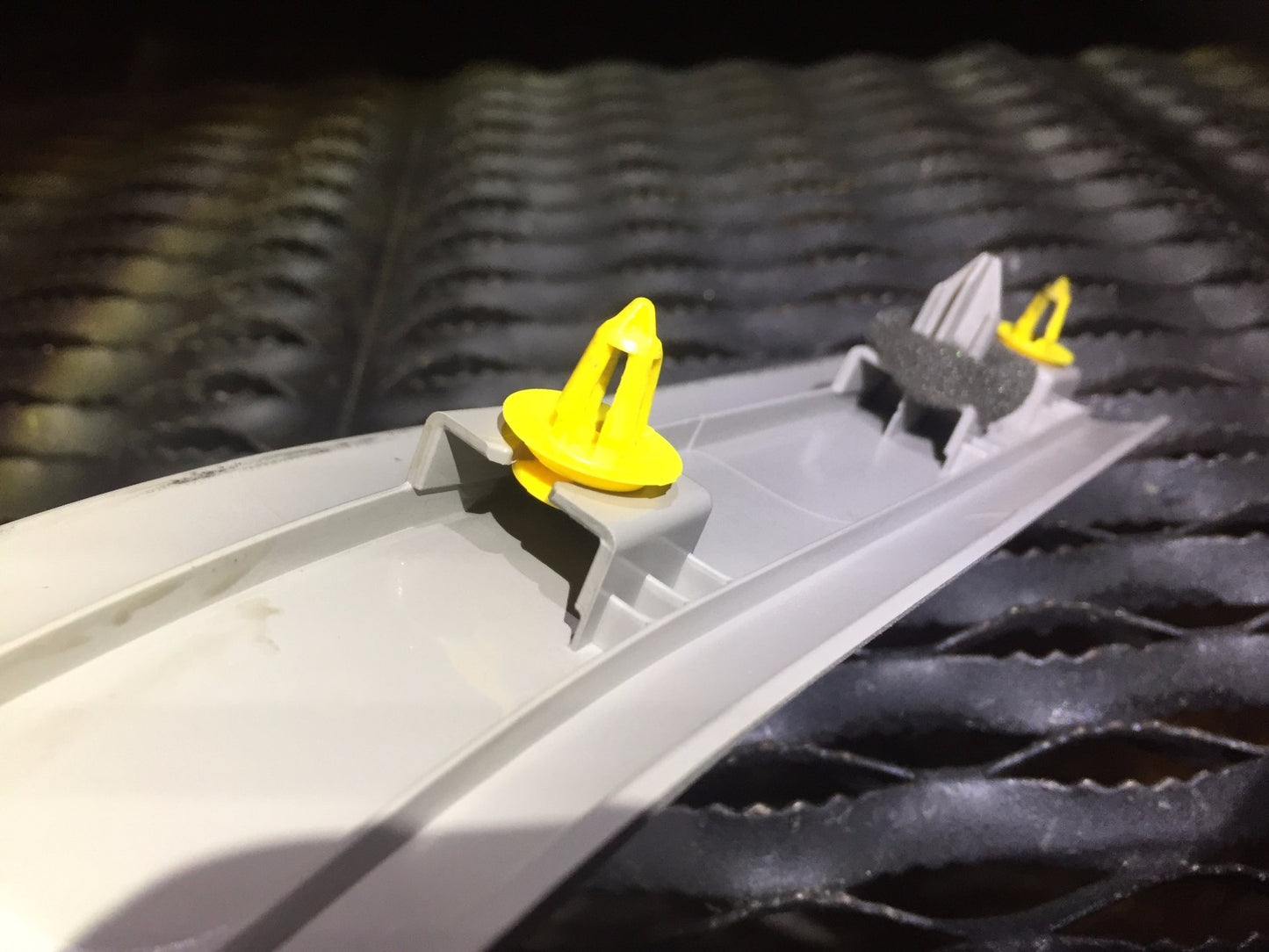 05 06 07 08 09 10 11 Volvo S40 Rear Passenger Side Door Sill Plate Scuff OEM